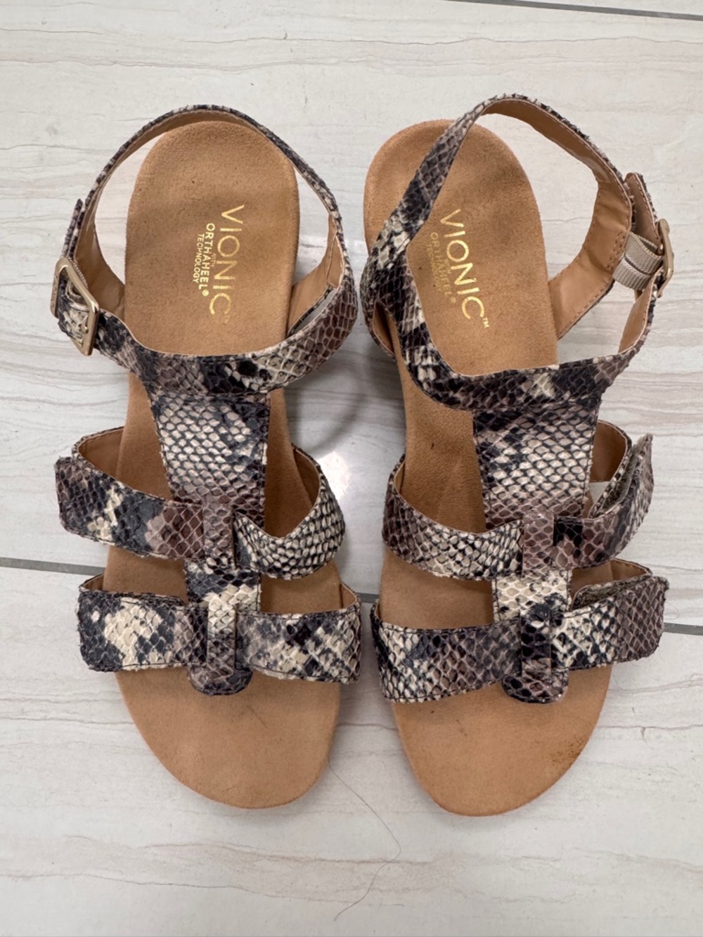 Vionic Snake-Print Adjustable Strappy Sandals in Brown and Cream Wedge Heel Sz 8